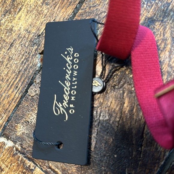 NWT Fredericks red lace bra - Picture 2 of 4